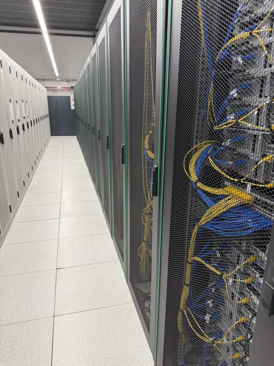 Structured cabling in a server rack at DataOne HQ (AMS01)