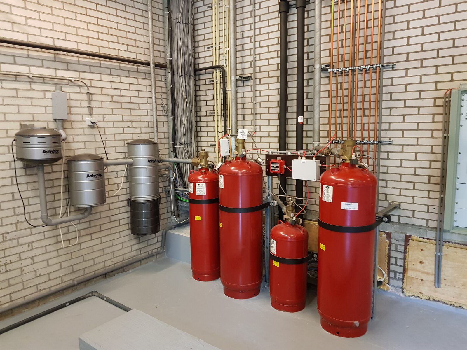 FM-200 gaseous fire suppression cylinders at DataOne HQ (AMS01)